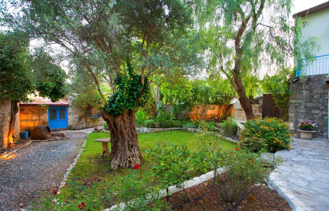 Cecilias Courtyard Pension Malya Buitenkant foto