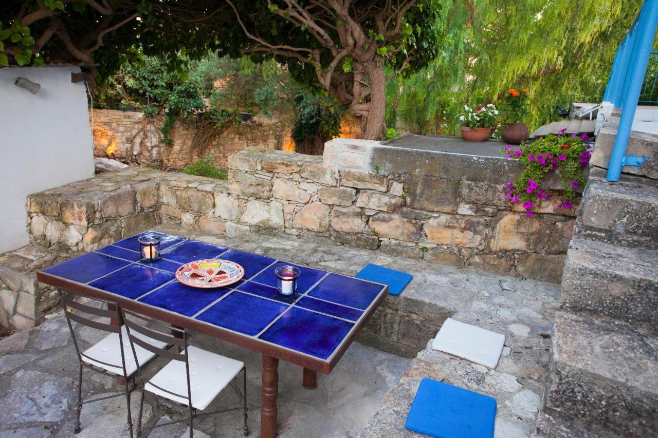 Cecilias Courtyard Pension Malya Buitenkant foto