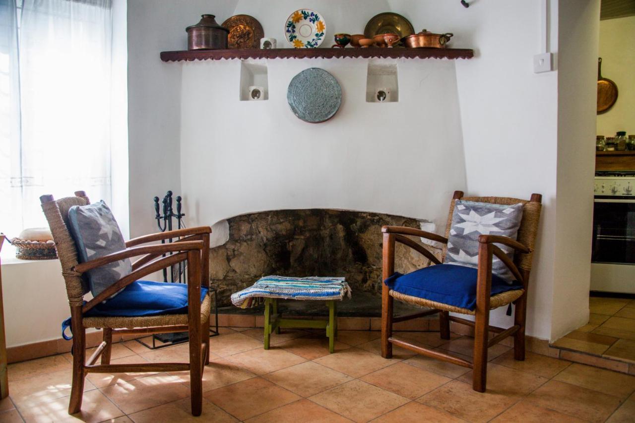 Cecilias Courtyard Pension Malya Buitenkant foto