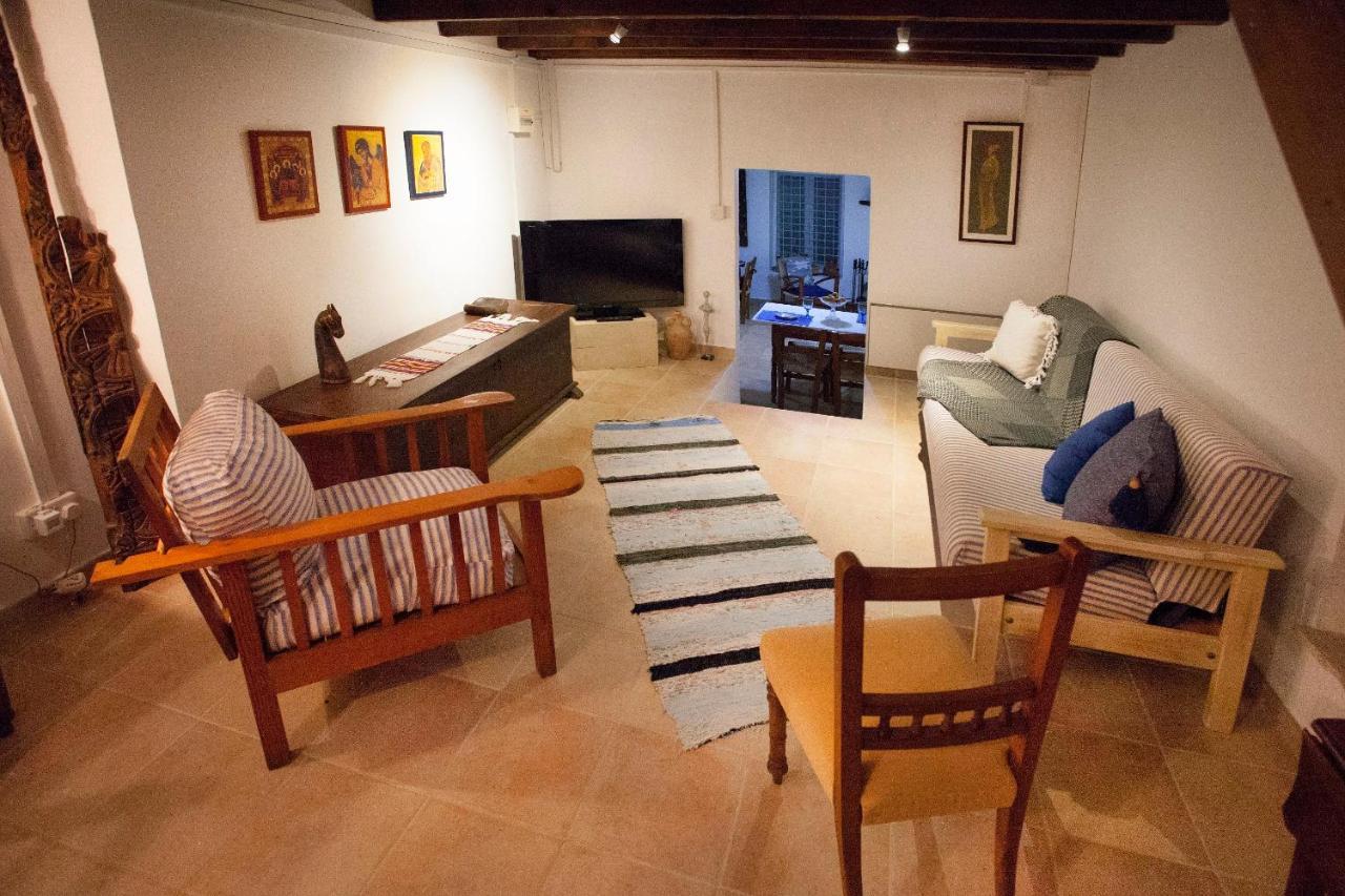 Cecilias Courtyard Pension Malya Buitenkant foto