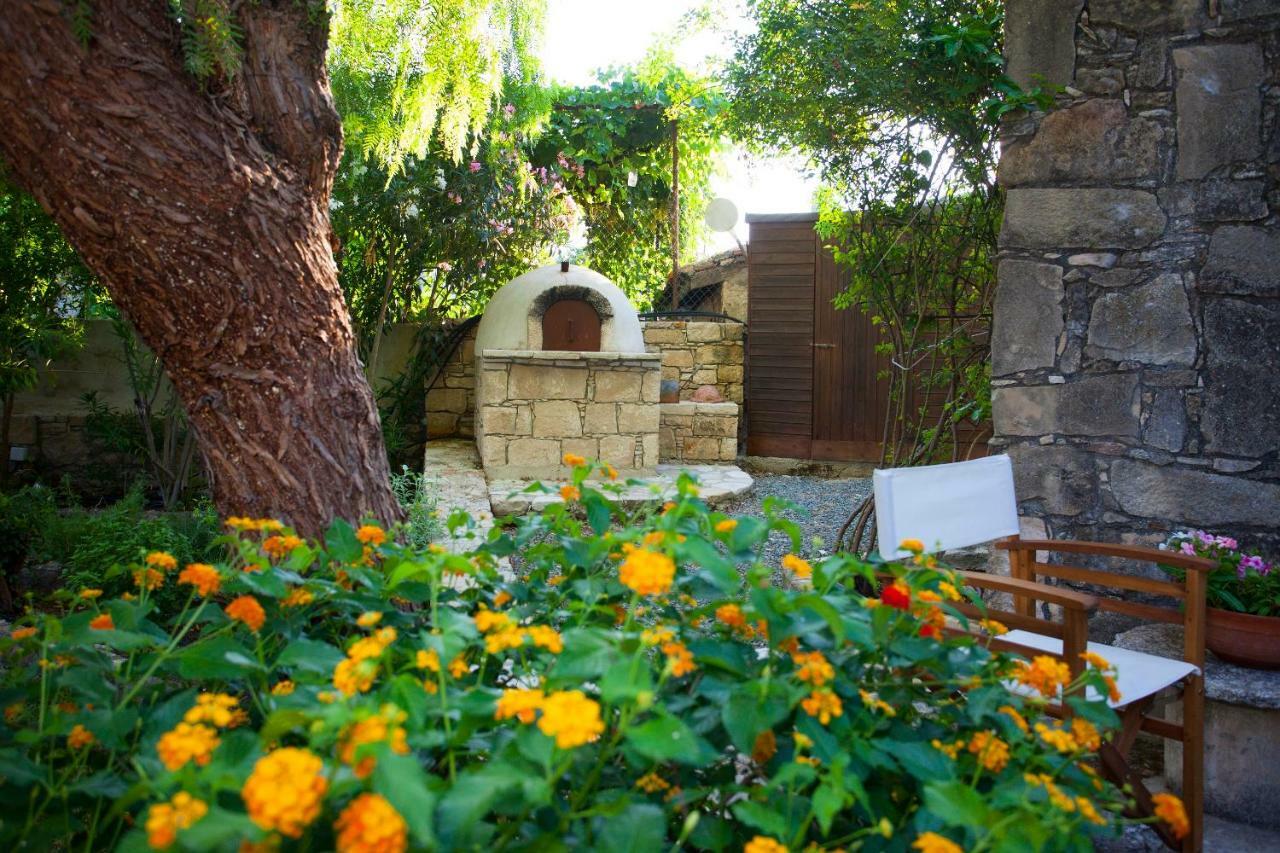 Cecilias Courtyard Pension Malya Buitenkant foto