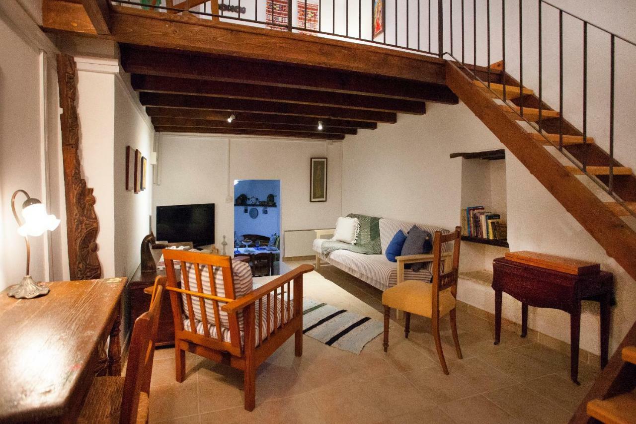 Cecilias Courtyard Pension Malya Buitenkant foto