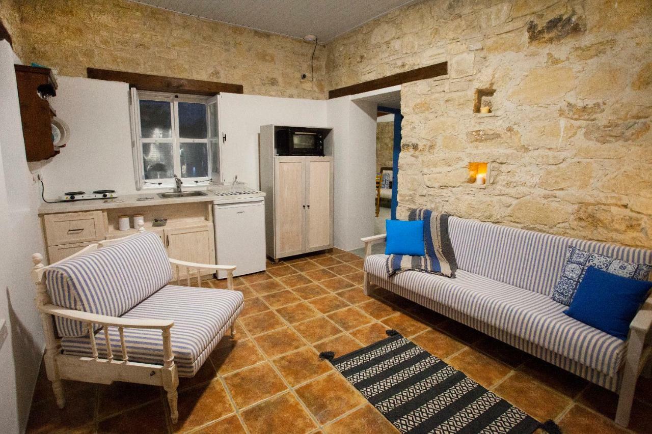 Cecilias Courtyard Pension Malya Buitenkant foto