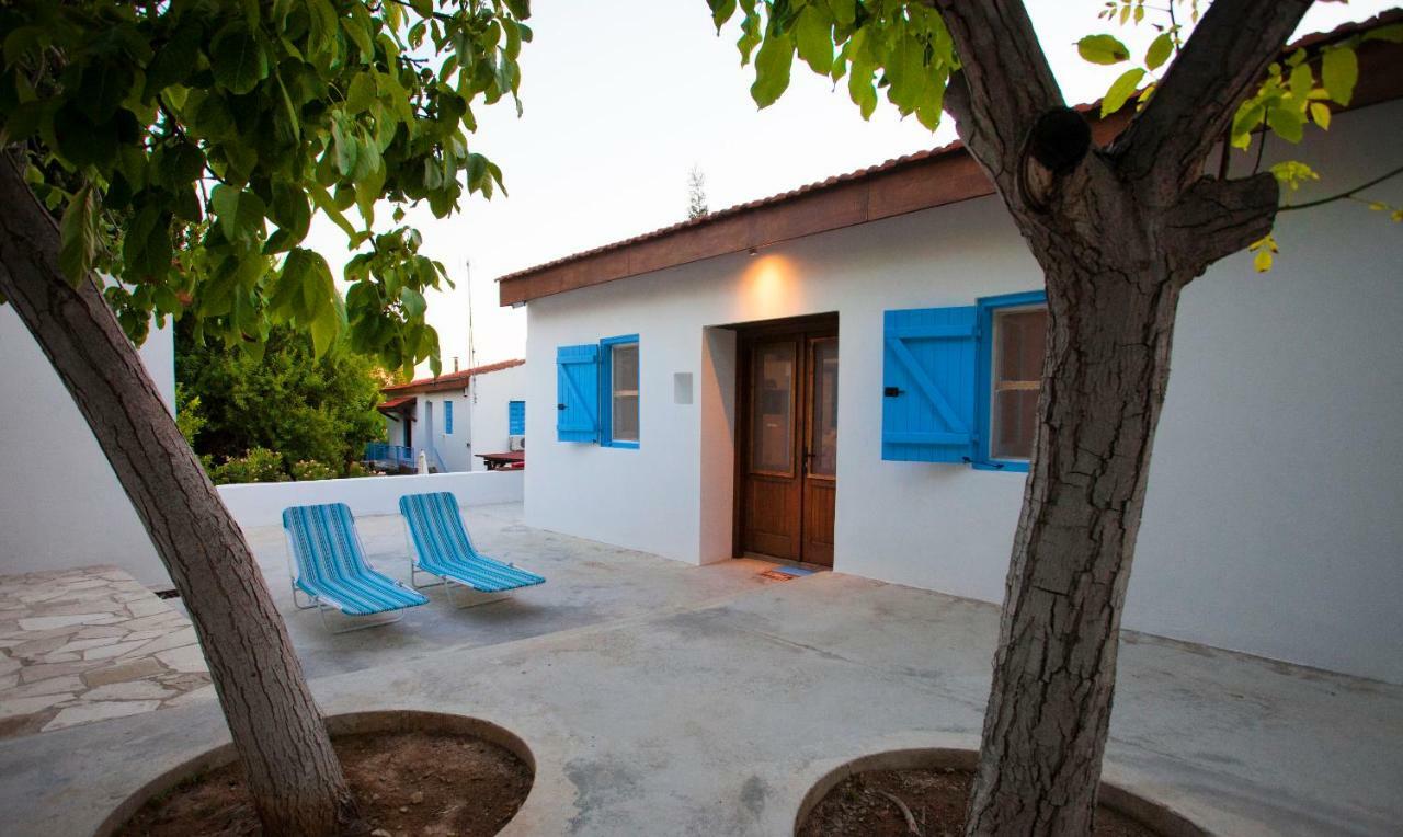 Cecilias Courtyard Pension Malya Buitenkant foto