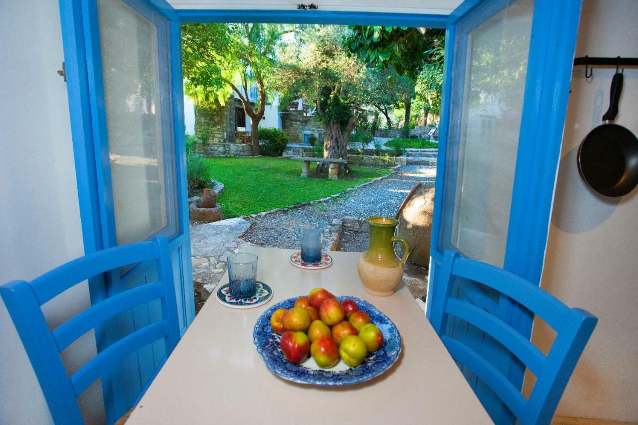 Cecilias Courtyard Pension Malya Buitenkant foto