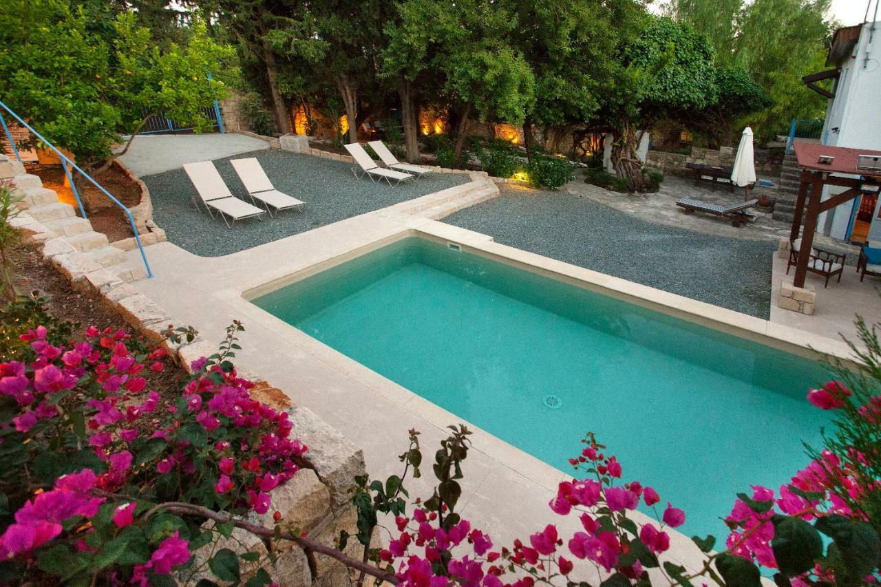 Cecilias Courtyard Pension Malya Buitenkant foto
