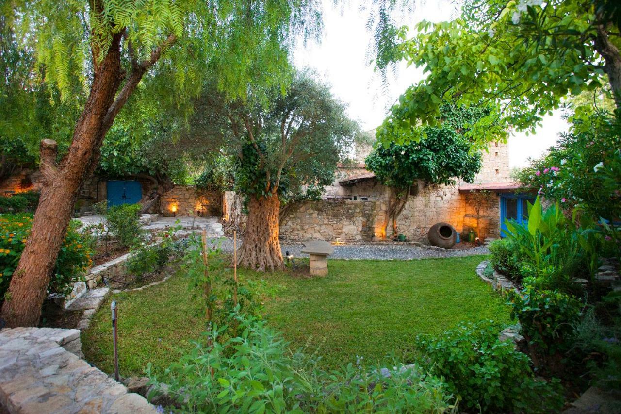 Cecilias Courtyard Pension Malya Buitenkant foto
